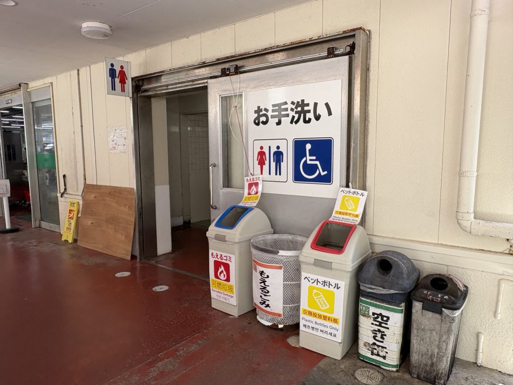 道の駅いとまんの車いす対応表示があるトイレ